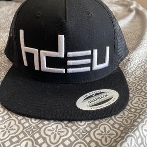 Chase rice snap back- signatures inside hat